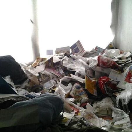 Messi-Wohnung mit Müll und Gerümpel